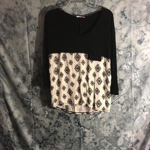 Le Lis black and white top